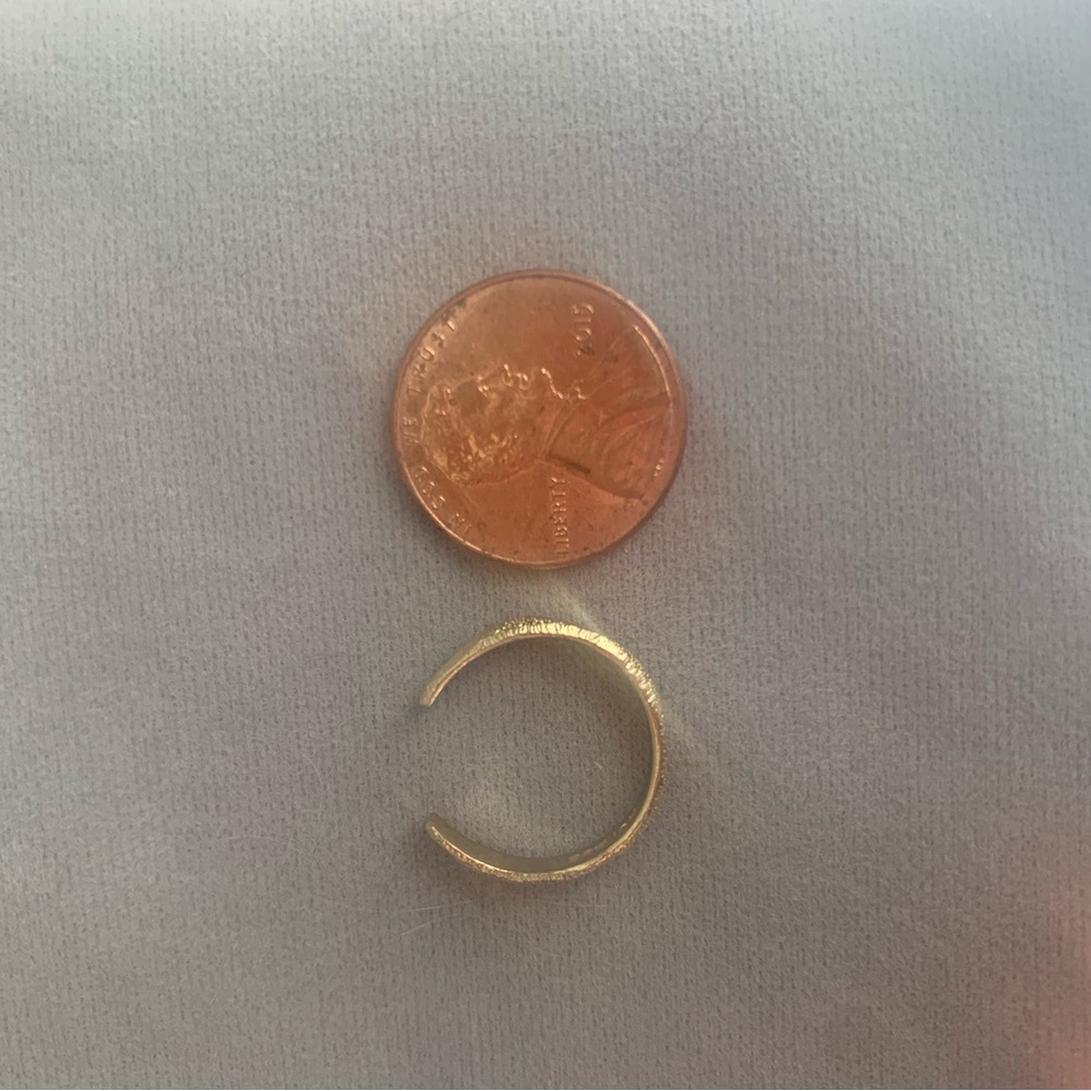 10K Gold Toe Ring Band | Textured Diamond Cut Design | Real Gold Minimalist - Picture 5 of 7